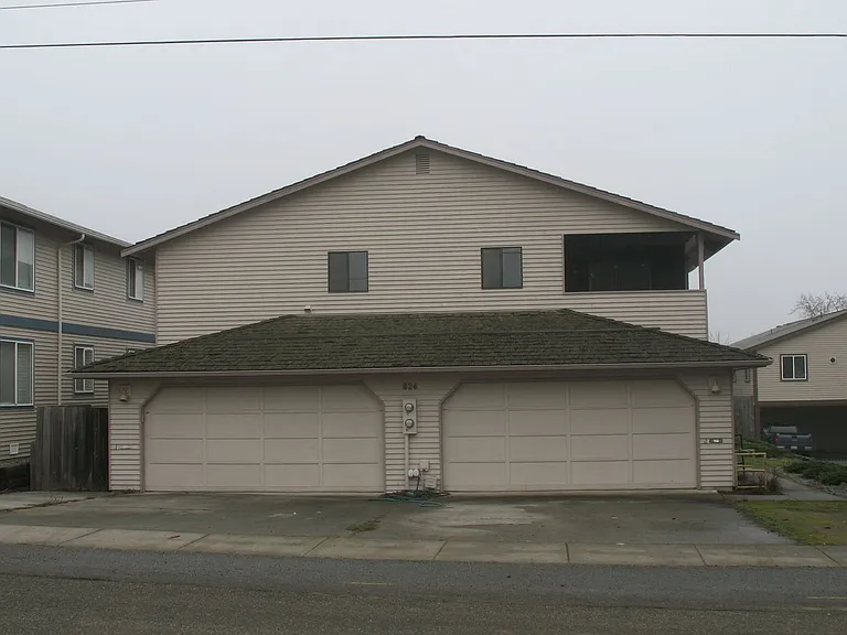 824 Jensen Duplex — Photo 5