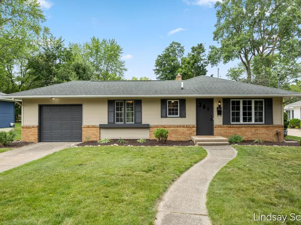 160 Boltwood Dr NE, Grand Rapids, MI 49505