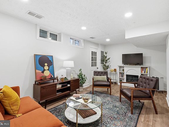 2nd image of 703 Green Willow Pl