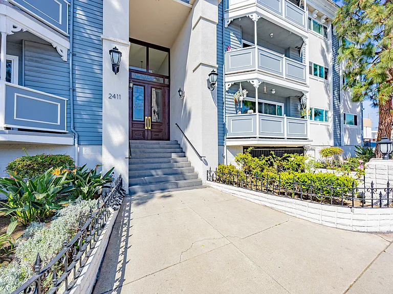 2411 Prospect Ave #107 — Photo 31