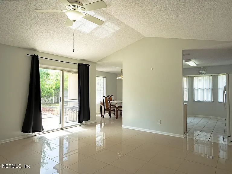 2441 University Blvd S — Photo 14