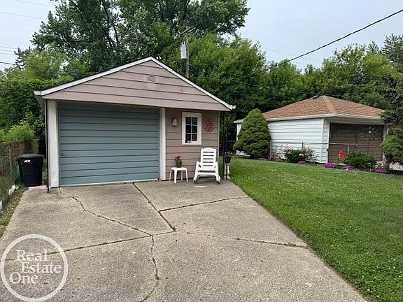 2nd image of 18746 Woodside St