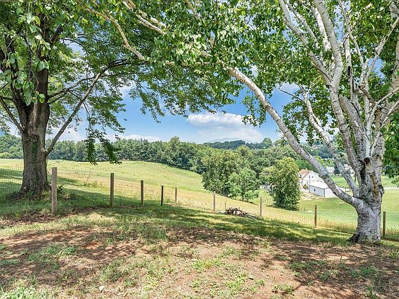 5th image of 2026 Mayfield Dr