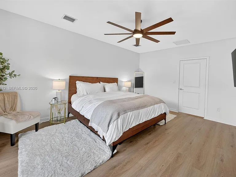 826 SE 17th St — Photo 27