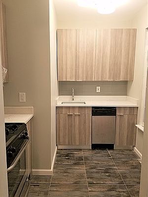 1st image of 928 Myrtle Ave APT 18