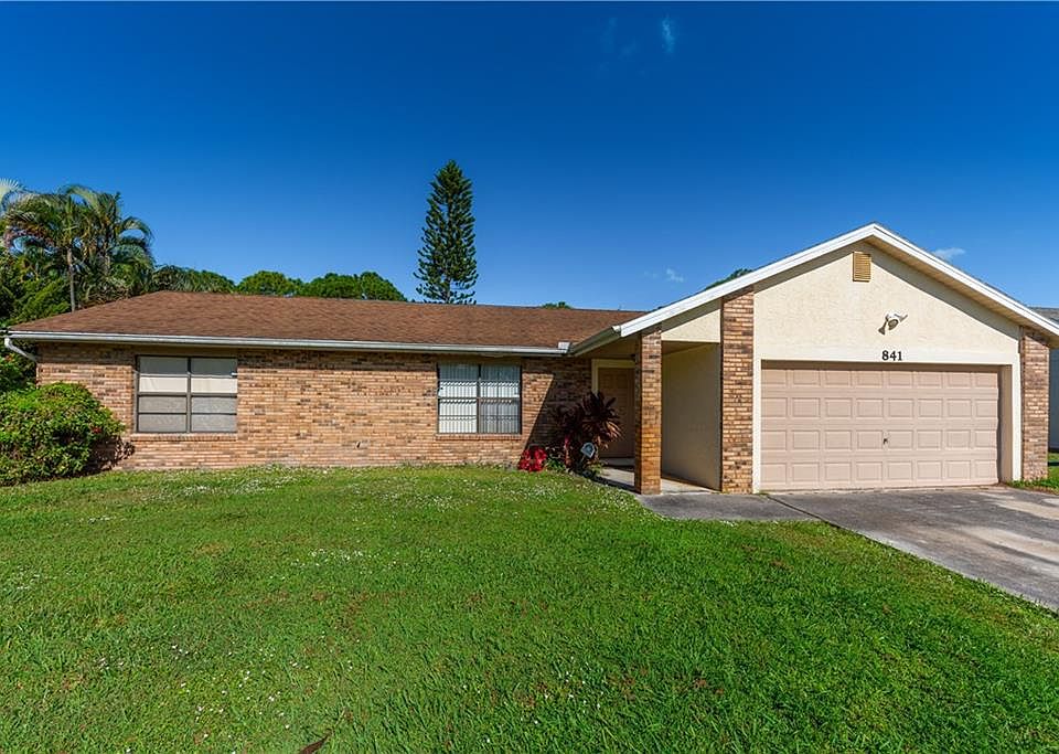 1st image of 841 SE Damask Ave