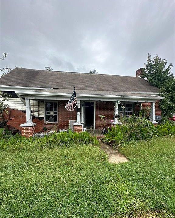 1st image of 101 N Primitive St