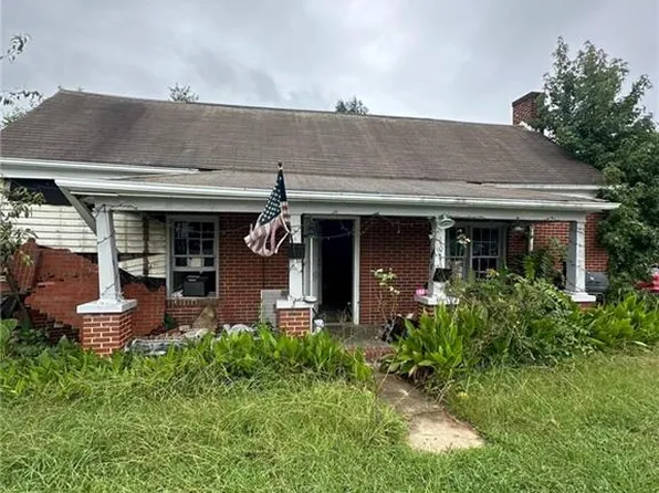 101 N Primitive St, Mayodan, NC 27288