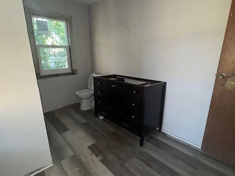 1428 E 4th St — Photo 5
