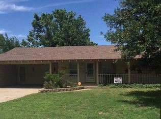 105 SE 9th St, Plainview, TX 79072