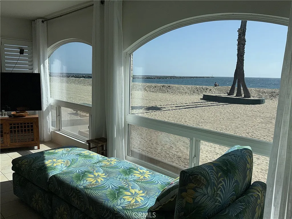 3 bed, 900 sqft, $4,150 — Photo 4