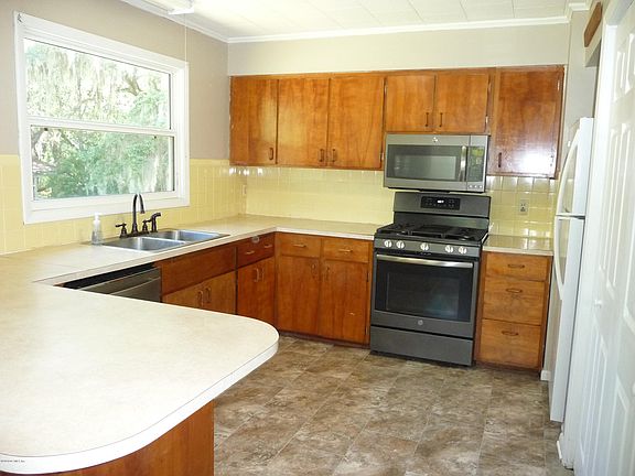 3rd image of 5230 Silver Lake Dr