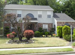 104 Crestview Dr, Deptford, NJ 08096