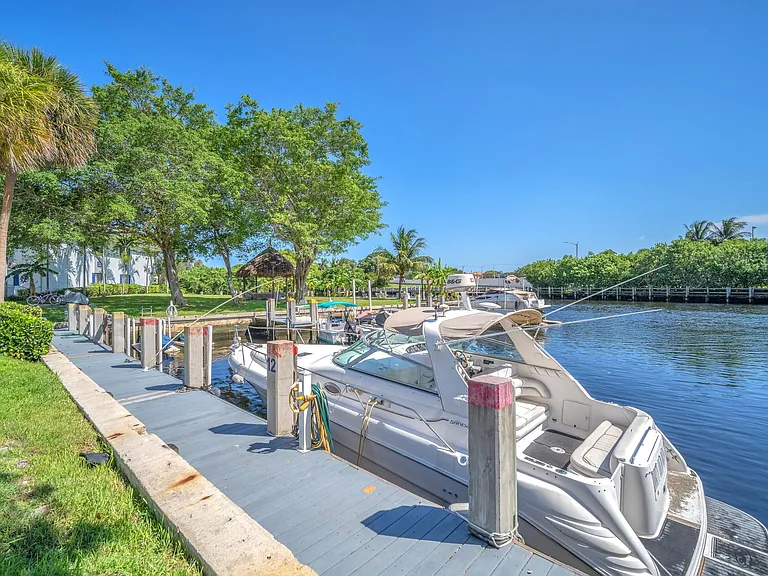 Boca Bend Marina — Photo 18