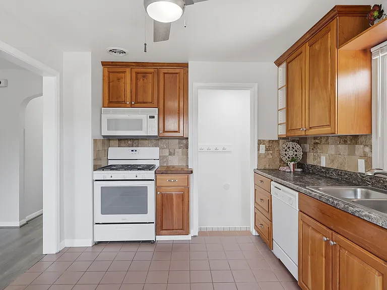 654 W Lennox St — Photo 5