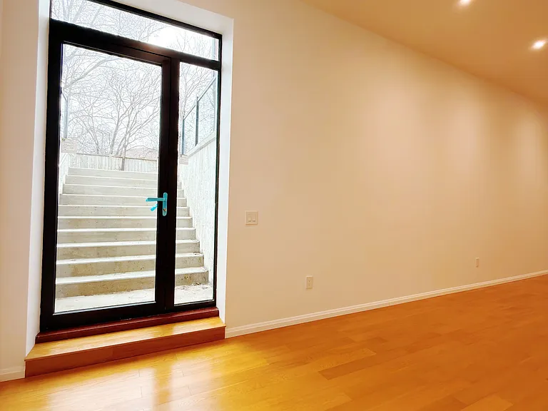 17 Cavotti Cres — Photo 9