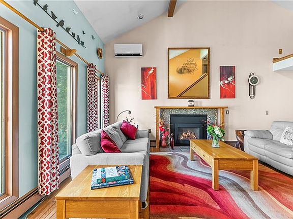3rd image of 35 Lilly Ln