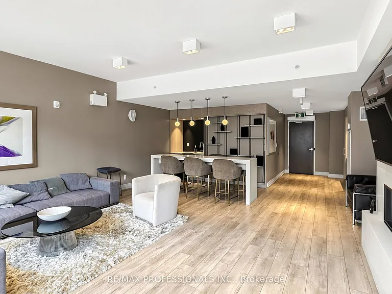 90 Niagara St #311 — Photo 24
