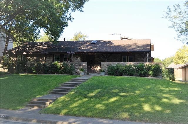 1st image of 211 Willowbrook Dr