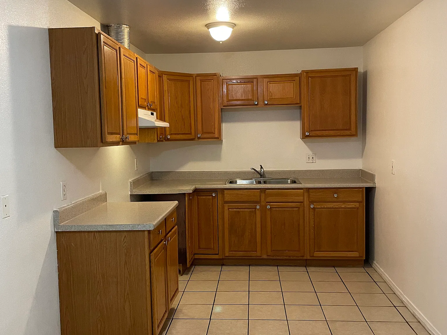 2 bed, 980 sqft, $2,300 — Photo 1