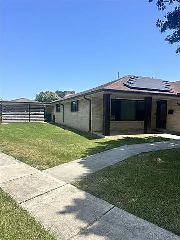 4 bed, 2.5 bath, 2269 sqft, $2,500 — Photo 2