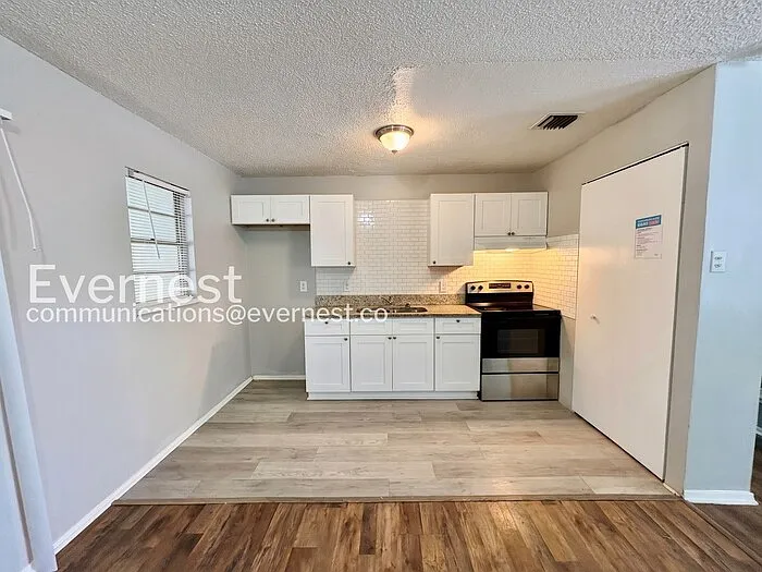 2151 S Ivey Ln — Photo 5