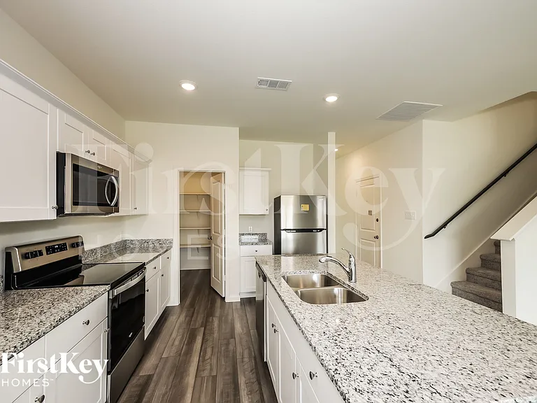 1822 Sandlin Dr — Photo 7