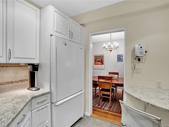 3rd image of 325 King St #4D