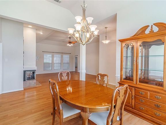 4th image of 5200 Bradley Ln