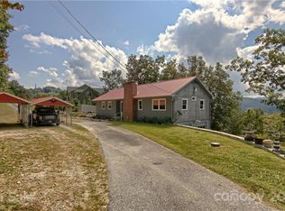 34 Hunters Trl, Hendersonville, NC 28739