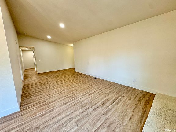 5th image of 2380 Woodcrest Ln