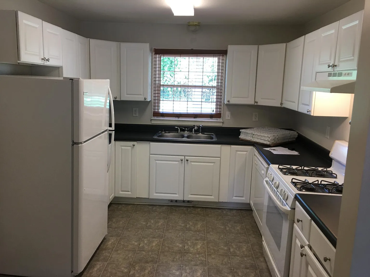 3 bed, $4,200 — Photo 3