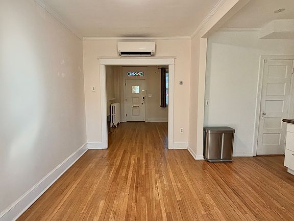 5th image of 222 15th St NE