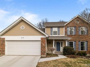 973 Oakwood Farms Ln, Ballwin, MO 63021