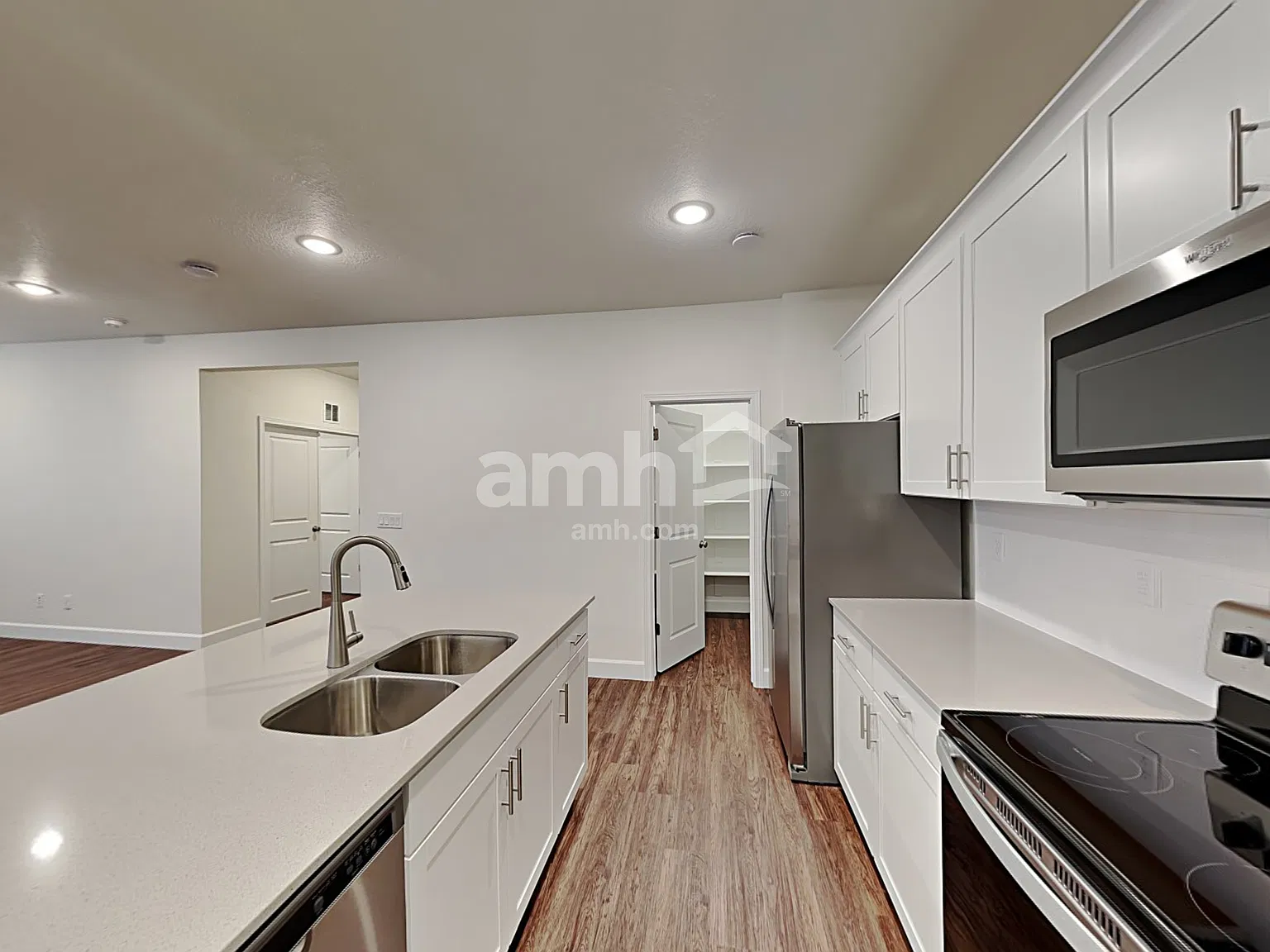 5 bed, 3.5 bath, 3063 sqft, $2,980 — Photo 3