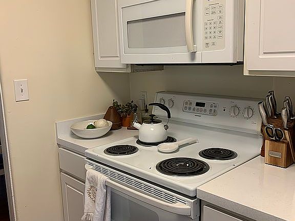 3rd image of 1631 Oakmont Ln