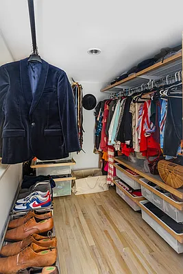 Sold by Living New York | media 9