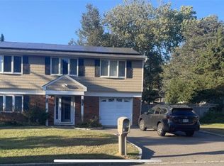 9 Glatter Ln, South Setauket, NY 11720