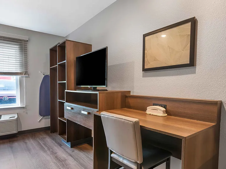 Studio Suite - 1 Queen Bed