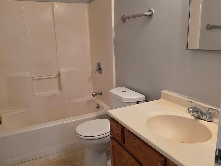 18 Main St #6 — Photo 18