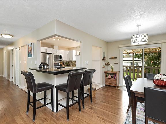 4th image of 2367 Otter Point Rd