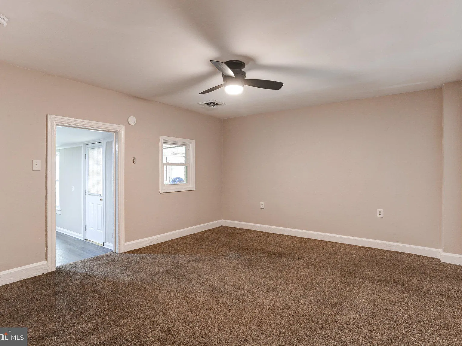 1 bed, 1.0 bath, 500 sqft, $1,275 — Photo 2