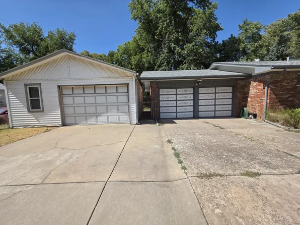 2744 E Glen Oaks Dr, Wichita, KS 67216