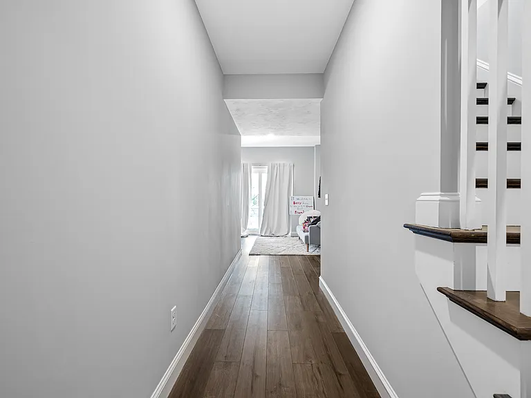 83 Upland St — Photo 24