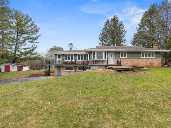 W224 Hillendale DRIVE, Oconomowoc, WI 53066