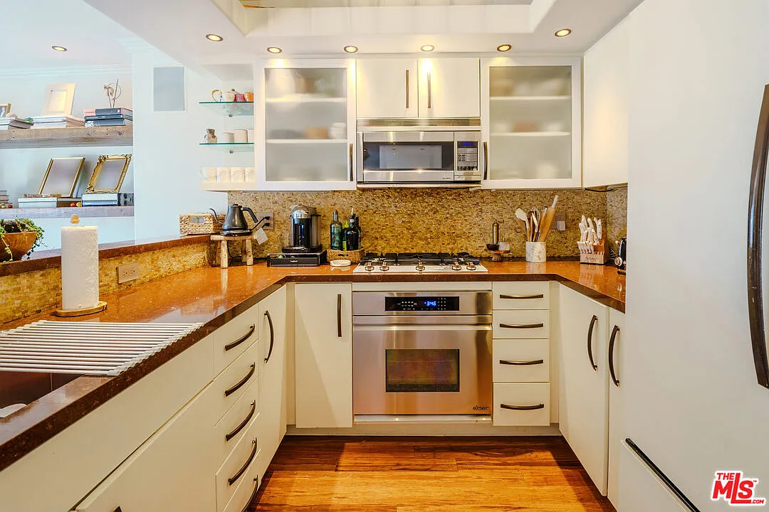 3 bed, 3.0 bath, 1585 sqft, $6,100 — Photo 4
