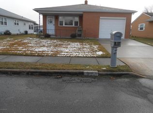 17 Seville Pl, Toms River, NJ 08757