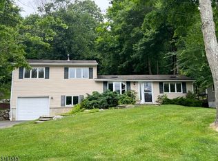 120 Seneca Lake Rd, Sparta, NJ 07871