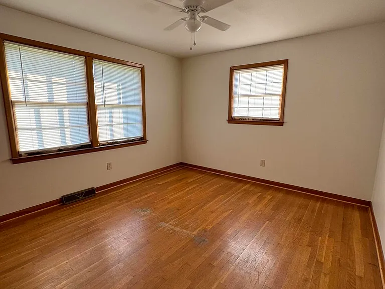 4220 Oakridge Dr — Photo 11