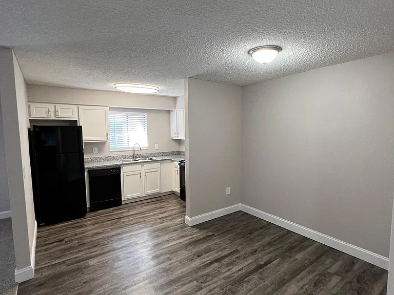 Oakbrook Village Apartments — Photo 55